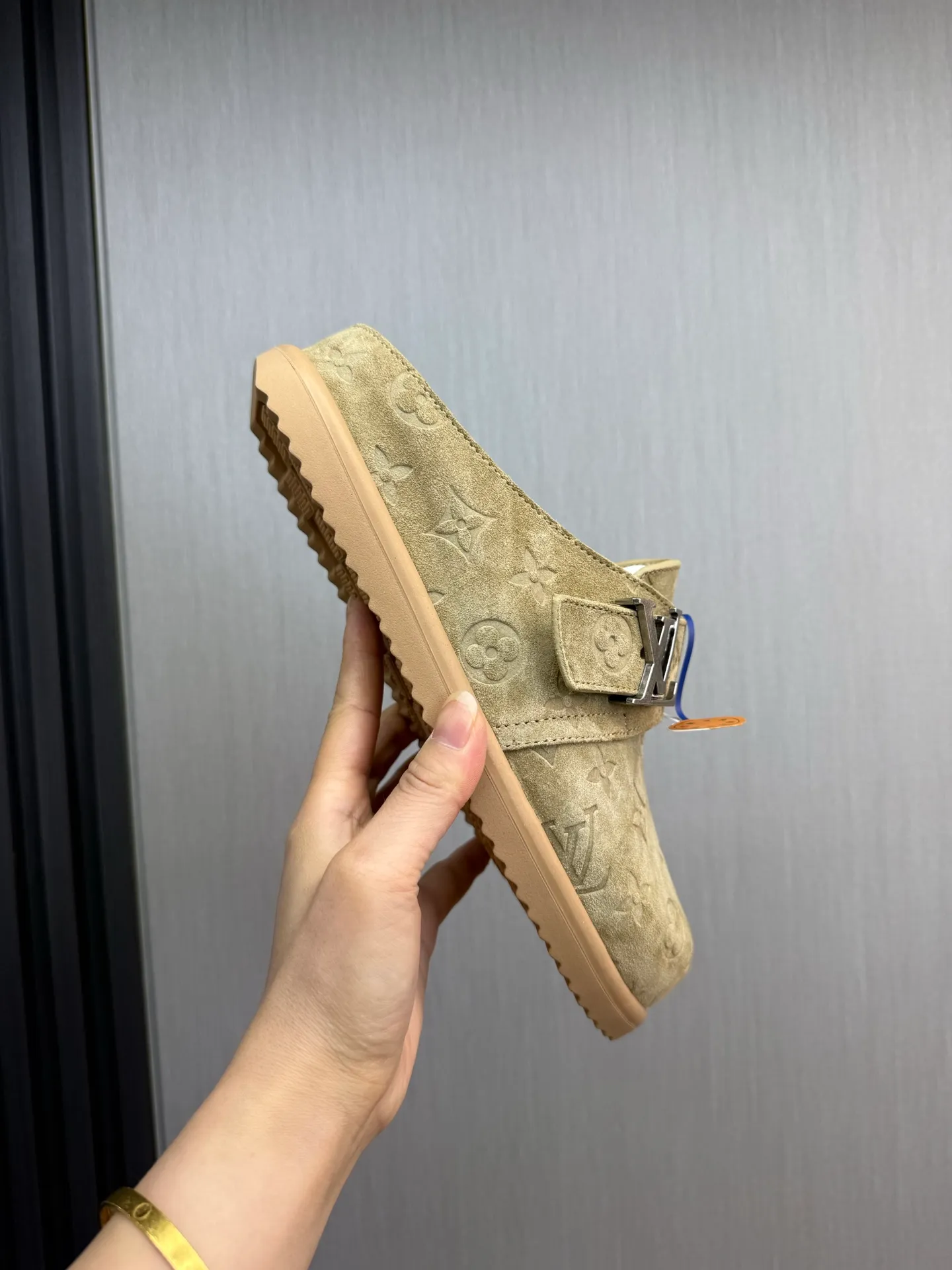 Men's shoes 💰520💰 Lv. hot selling men's slippers 🔥 🩴Official website one to one production 38-45 sizes 45 46 🉑️Customized!